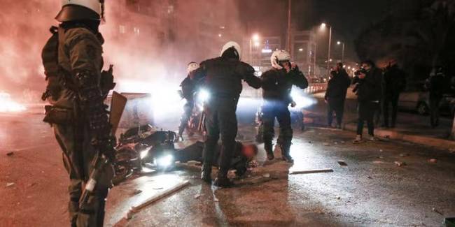 希腊警方逮捕至少16名涉嫌攻击警员的犯罪嫌疑人