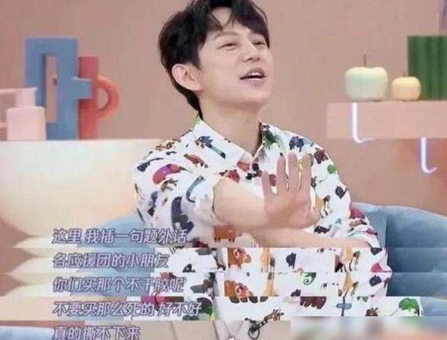 何炅鲜肉男十指紧扣 街头上演“摸脸杀”同回酒店