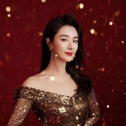 薇娅住院在床上选品 林依轮前来探望称其女战士