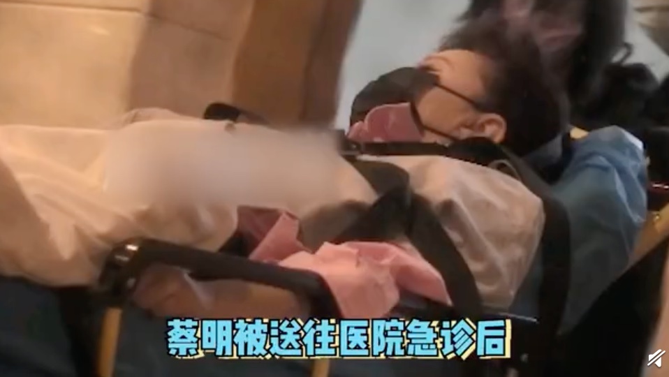 面容憔悴!蔡明称胆结石突发 病情已稳定 网传蔡明生病住院详情始末