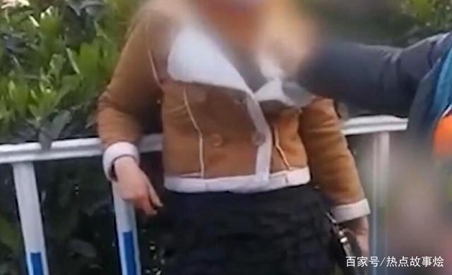 碍着你了?合肥一女子踢飞乞讨老人饭碗被路人教训引网友点赞