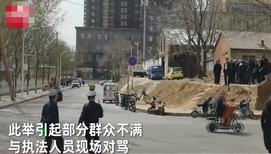 执法要符合民俗!山西榆次执法队撕扯商户对联遭市民谩骂