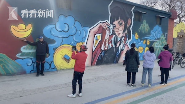 太治愈了!90后小伙把乡村粉刷成网红打卡地