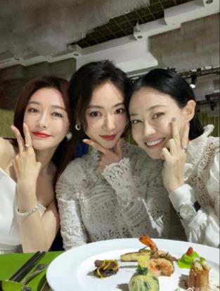 《延禧攻略》回忆杀！吴谨言晒与谭卓秦岚重聚照