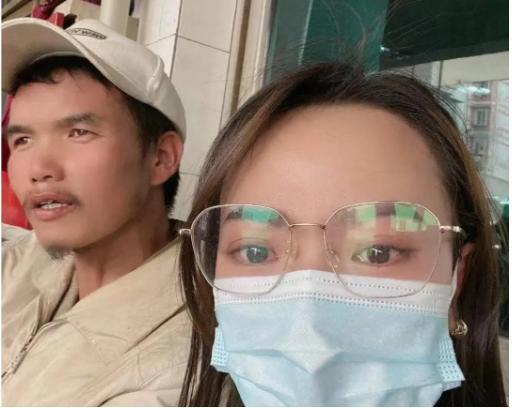 竟然会有这样的巧合,女孩逛街因多看一眼竟认出走失10年的亲人