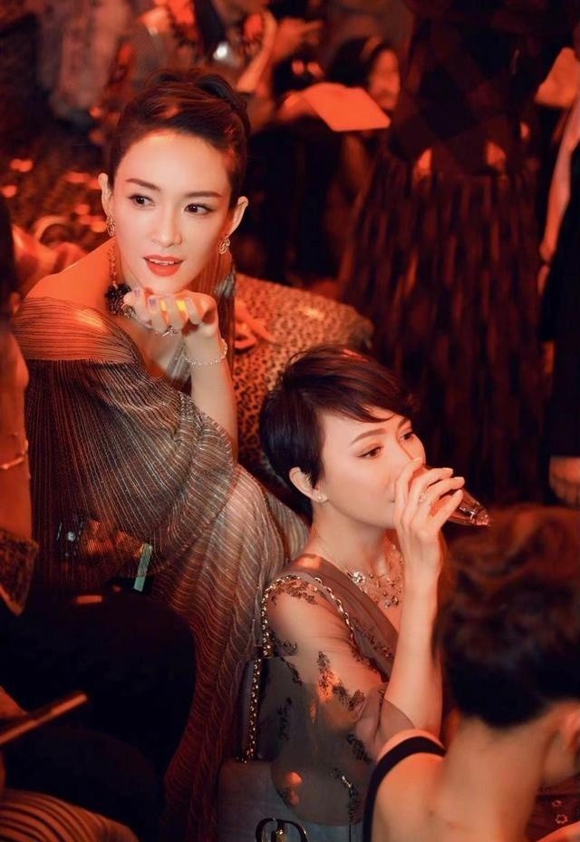 气质、优雅、酷飒、白富美!章子怡刘嘉玲章泽天刘雨昕同框太绝了