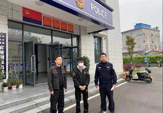 问号脸!学生爸爸在家长群里抢30个红包被拘,竟然还把班主任拉黑了