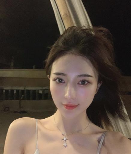 曝光女网红项思醒隐私 前男友被拘 女主整容前照片被扒判若两人