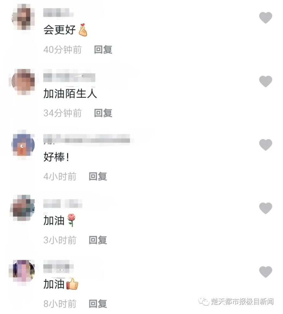 不爱了就放过!武汉一女子离婚,朋友拉横幅庆祝