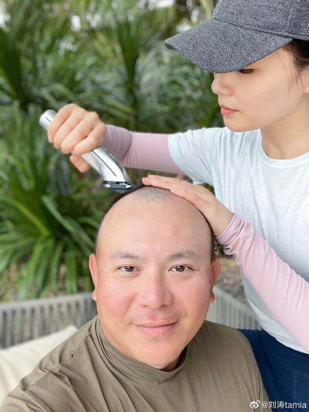 颜值抗打!刘涛直播“暴力式”卸妆 素颜美貌经得住考验