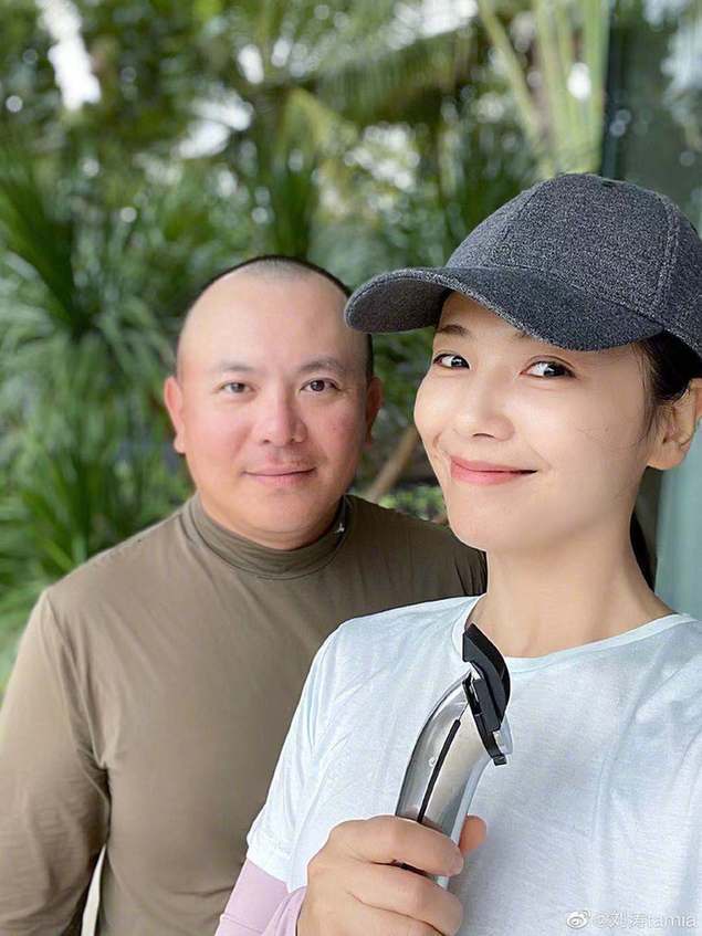 颜值抗打!刘涛直播“暴力式”卸妆 素颜美貌经得住考验