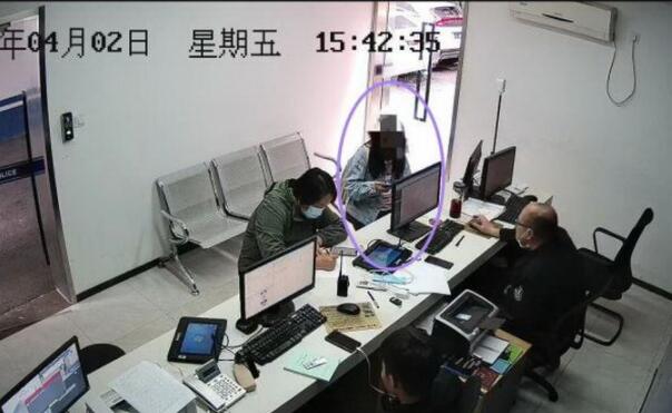 “男友”觉得女孩太好骗装死离开，生病、被车撞、确诊新冠都是假的！