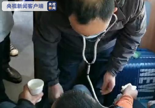 撞大运了！动车乘客突发疾病遇上55名医生 临时医疗小组迅速成立