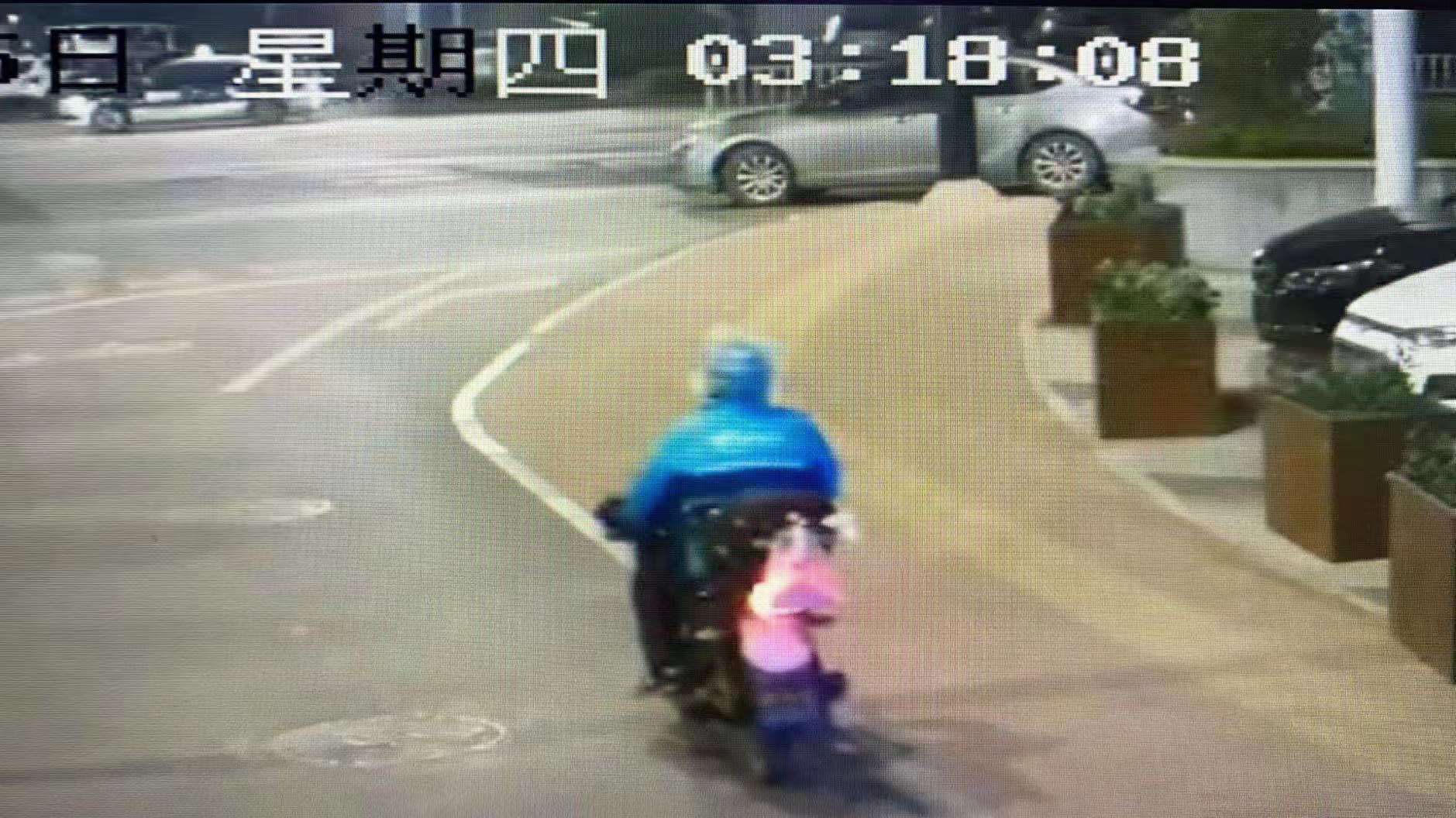 为发泄不满,外卖员深夜酒后头套塑料袋连砸多车 涉案价值十万余元