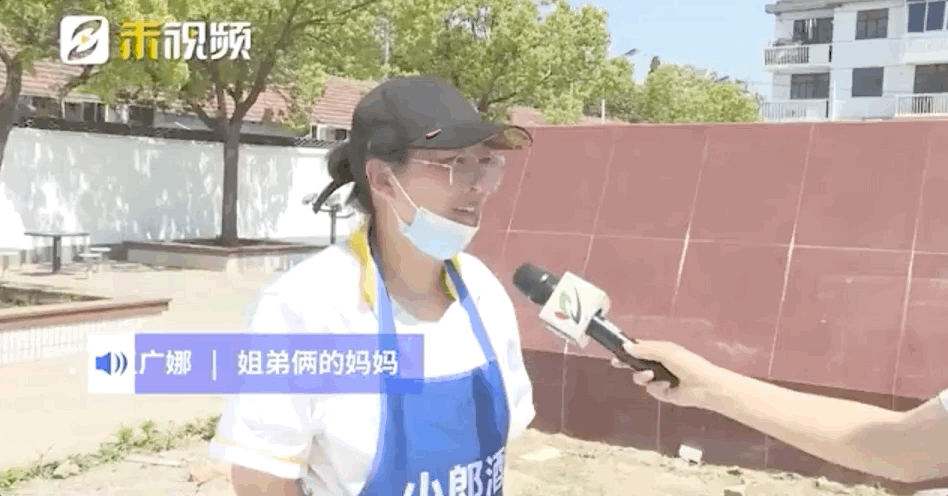 全网点赞!姐弟遛狗捡到51万元交给警察