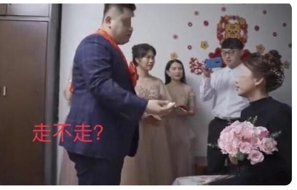 【闺蜜惹的祸】新郎拒读婚约誓词 质问新娘嫁不嫁想怎样