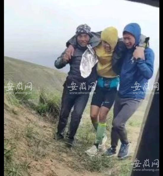 【国内越野跑顶尖选手梁晶遇难】甘肃马拉松越野赛亲历者:昏倒两小时后被村民救起
