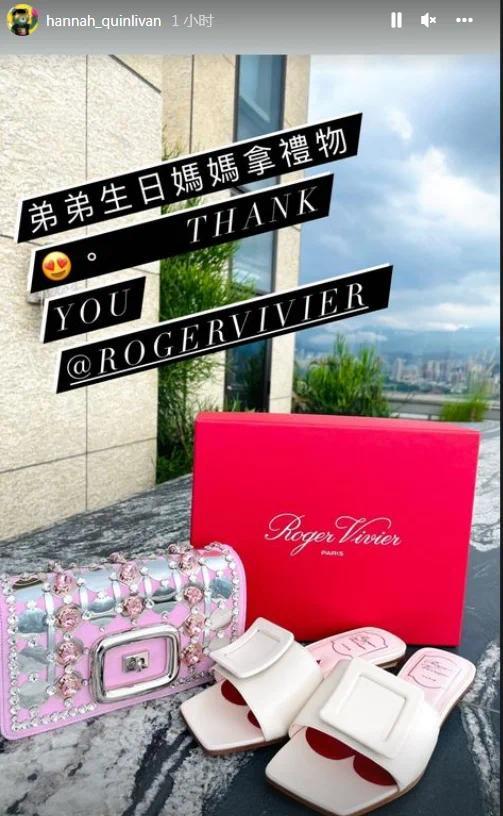 昆凌生三胎后首晒外出照 全素颜宛如妙龄少女