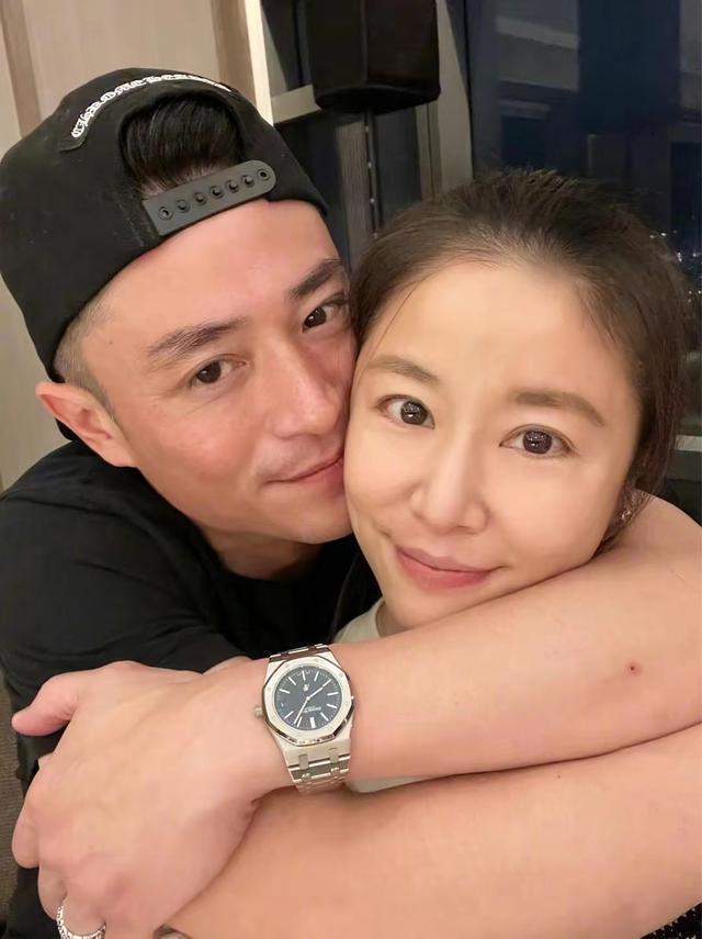 霍建华林心如携家人聚餐 5岁女儿主动敬酒好有爱