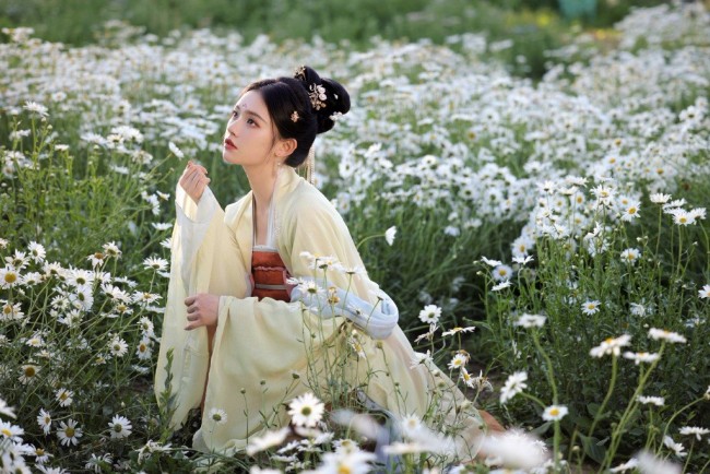 林允晒唯美古风写真 梦回《梦华录》