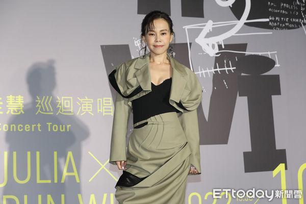 记者会问及黄嘉千婚变 彭佳慧哼关你屁事呛辣回应