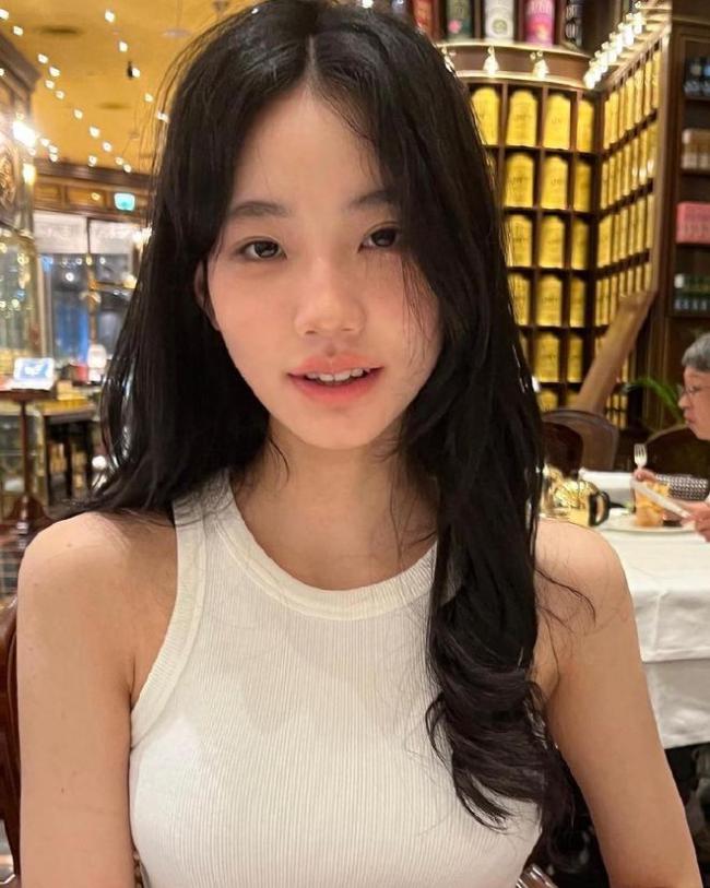 小s为二女儿击剑比赛打call 笑称不爽其被说像大s