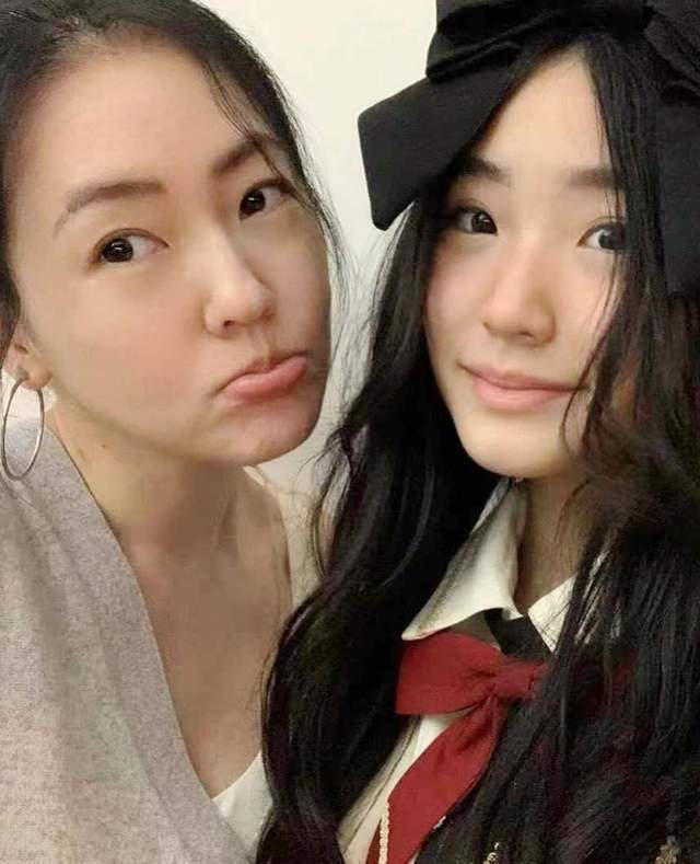 小s为二女儿击剑比赛打call 笑称不爽其被说像大s