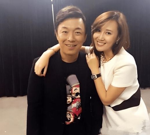 沙宝亮官宣与戴笑盈恋情 晒照表白:后半生为你弹奏
