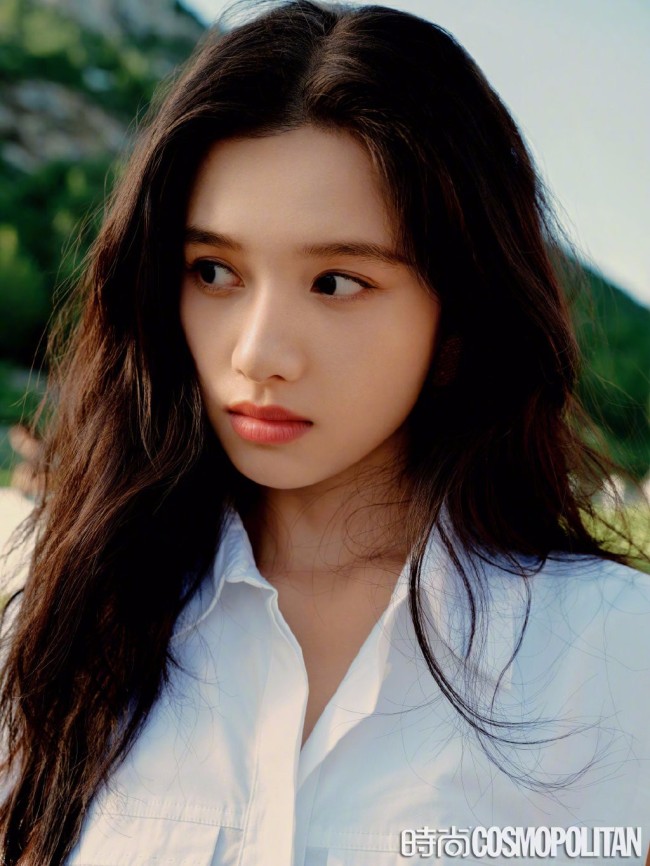 美女联动！章若楠张婧仪同拍杂志清纯可人