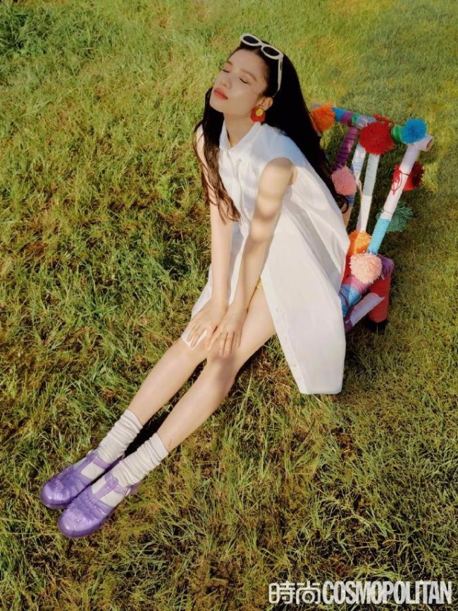 美女联动！章若楠张婧仪同拍杂志清纯可人