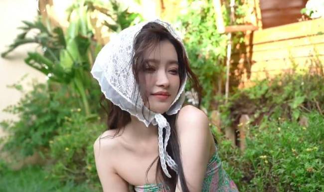 孙怡离婚后杂志美图解禁 纤瘦白嫩美艳动人