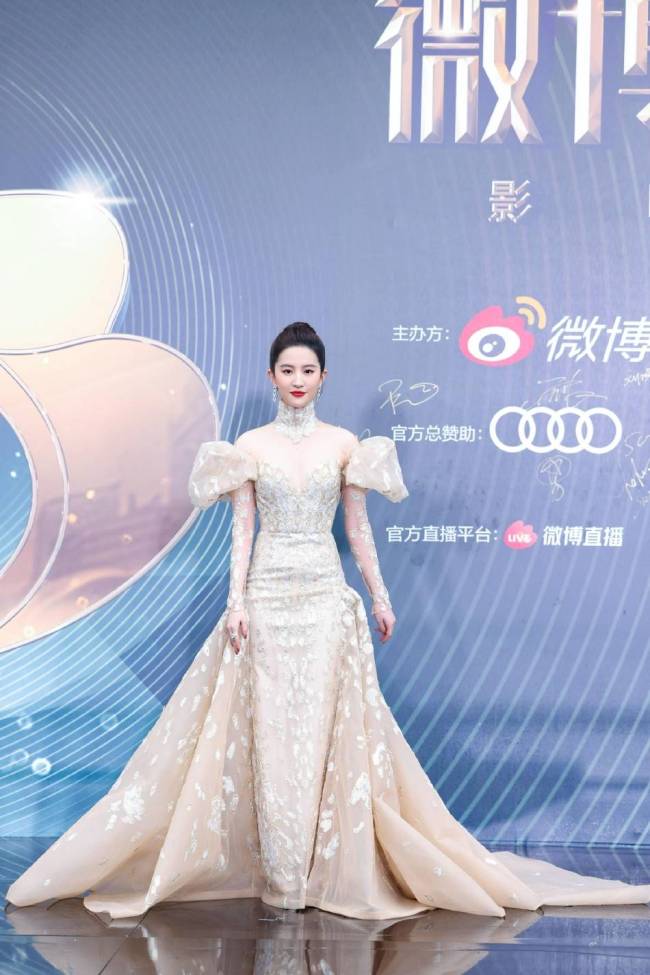 李冰冰刘亦菲张天爱欧阳娜娜争艳 众男星成陪衬