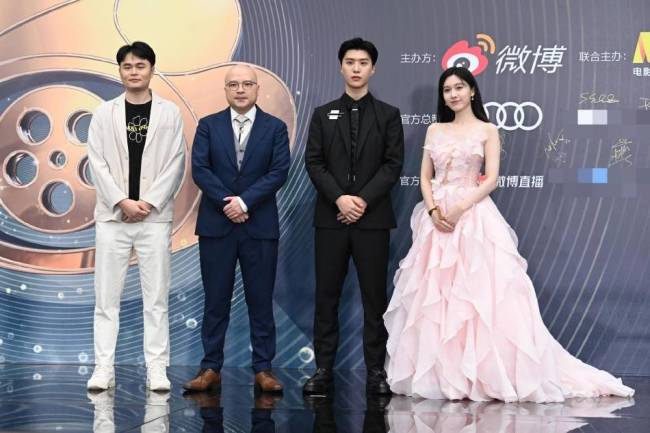 李冰冰刘亦菲张天爱欧阳娜娜争艳 众男星成陪衬