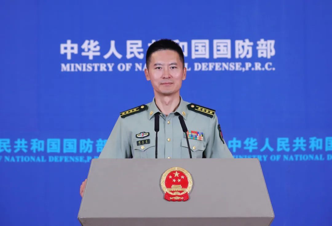 8月25日下午,国防部举行例行记者会,国防部新闻局副局长、国防部新闻发言人谭克非大校答记者问。李晓伟 摄