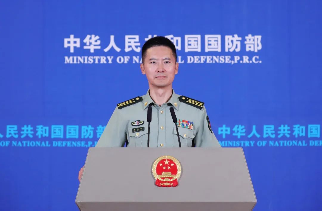 8月25日下午,国防部举行例行记者会,国防部新闻局副局长、国防部新闻发言人谭克非大校答记者问。李晓伟 摄
