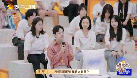 何炅网购滑板显示余额不足 暖心现场惨变尴尬翻车