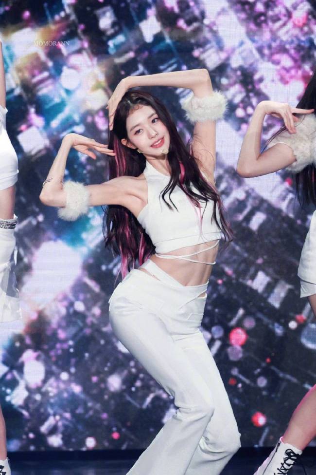 哇哦！韩国天菜美女张元英蛮腰大长腿 太诱人