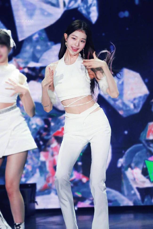 哇哦！韩国天菜美女张元英蛮腰大长腿 太诱人