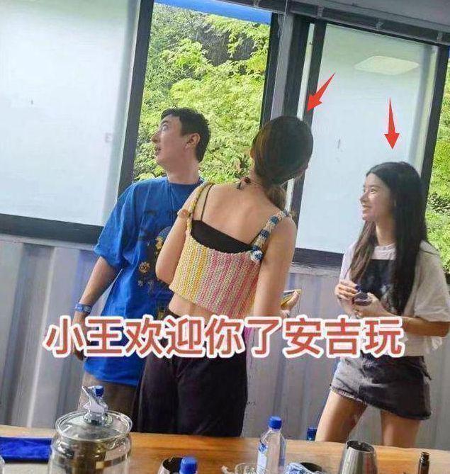 王思聪现身杭州看房 旁边的女伴却不是现任女友