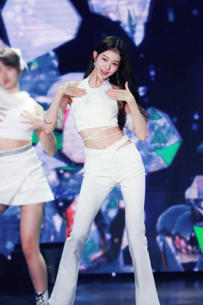哇哦！韩国天菜美女张元英蛮腰大长腿 太诱人