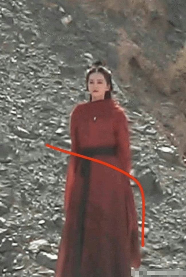 刘诗诗《一念关山》路透曝光 红衣古装又美又飒