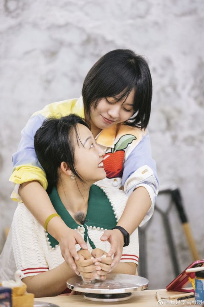 李雪琴晒合照为辣目洋子庆生:铁子生日快乐