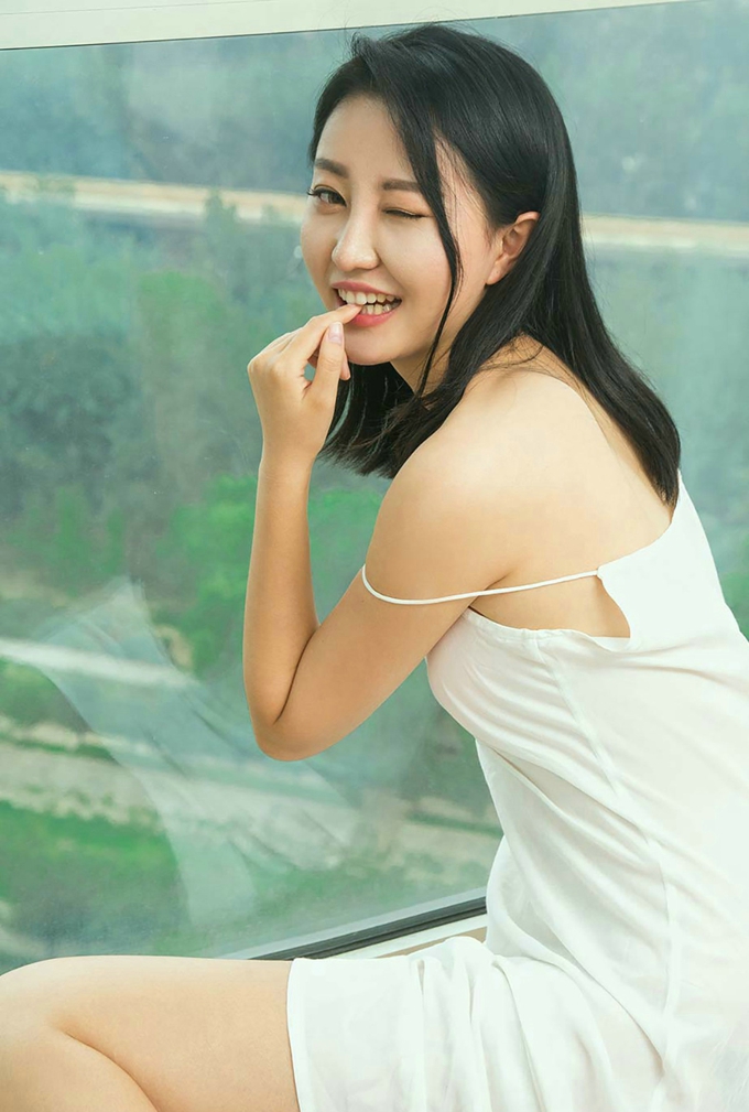 嫩模娇娇性感连身裙系列秀完美身材甜美迷人写真