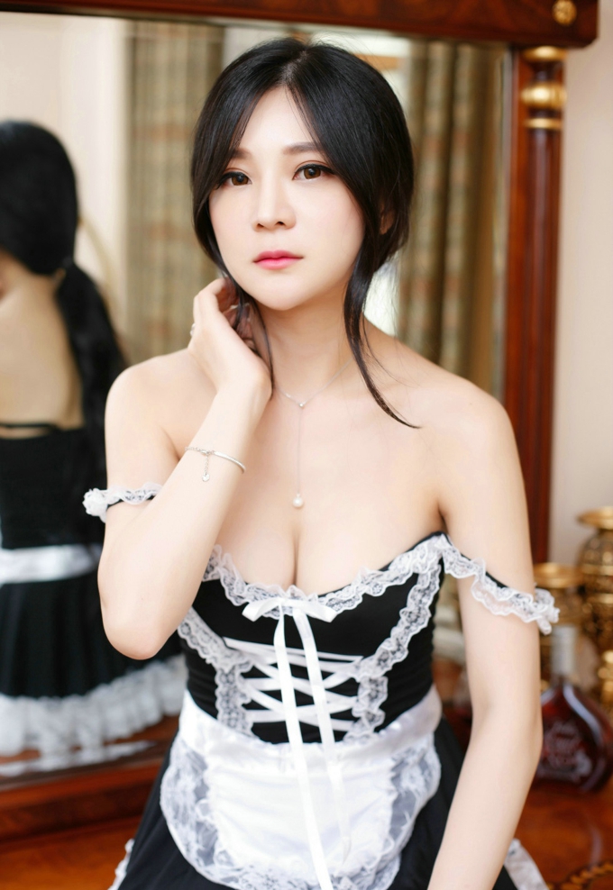 性感女仆装嫩模Ayumi雪雪妖娆勾魂娇嫩俏丽性感迷人诱惑写真