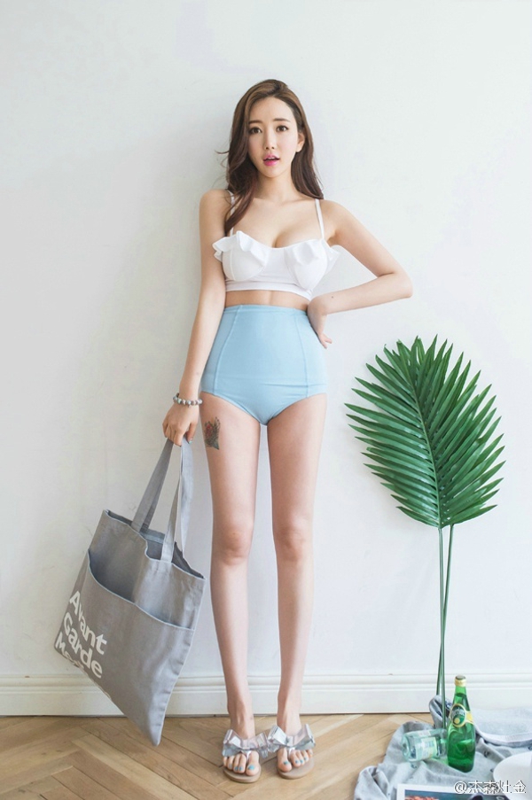 韩国极品美胸纹身美女白皙风韵诱人写真