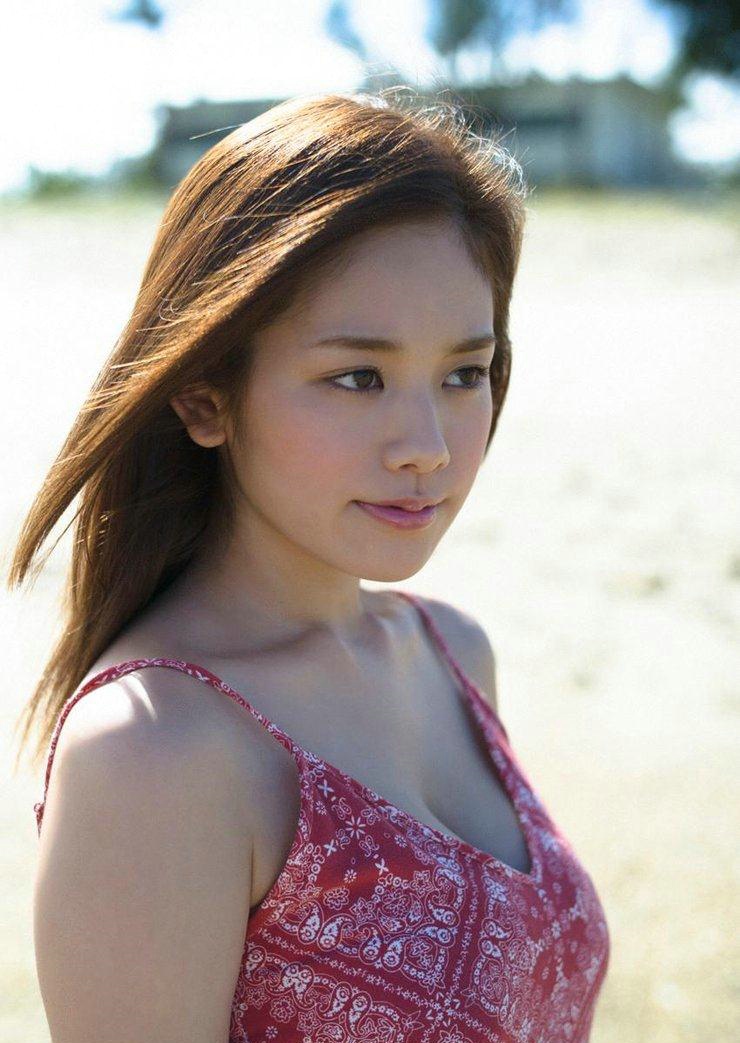 日系性感巨乳美女阳光比基尼喷血写真