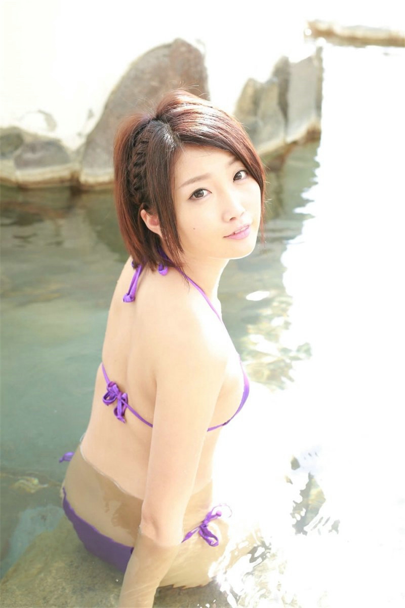 性感日本美女比基尼湿身丰腴火辣写真