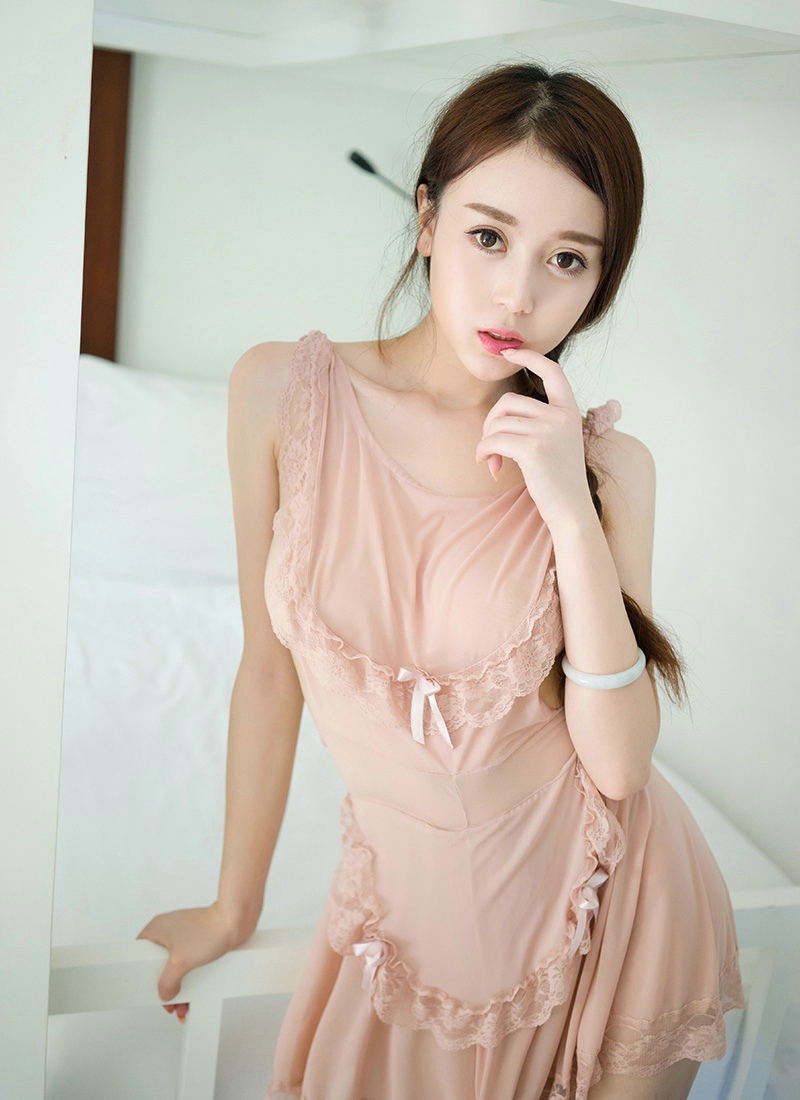 妩媚女人赵小米真空美乳肥臀美姿诱人