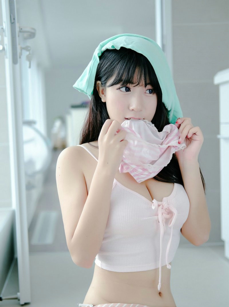 爆乳萌妹子猫九酱sakura丰满乳量惊人
