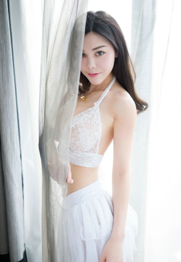 性感巨乳妩媚御姐私房写真养眼迷人